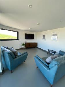 Μια τηλεόραση ή/και κέντρο ψυχαγωγίας στο 4 The View apartments Ilfracombe - Seafront, Parking, Lift, EV