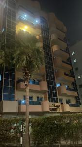 Bangunan di mana terletaknya hotel kapsul +1 gambar