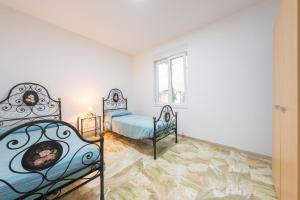 a bedroom with two beds and a window at Residence Anna - Red Apartment in Roseto degli Abruzzi +19 photos