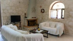 Μια τηλεόραση ή/και κέντρο ψυχαγωγίας στο Fterini Apartments Sterna & Alletri