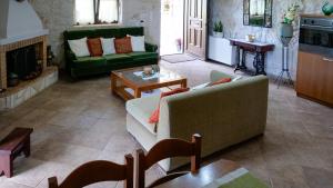 Χώρος καθιστικού στο Fterini Apartments Sterna & Alletri