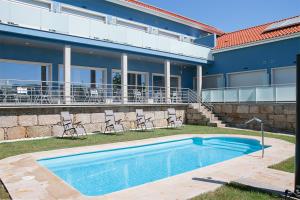 a swimming pool in front of a house at Refúgio da Garça in Chaves