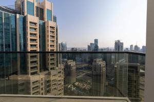 Nespecifikovaný výhled na destinaci Dubaj nebo výhled na město při pohledu z apartmánu