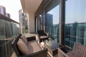 Balkón nebo terasa v ubytování Chic 2BR APT at Act One Act Two Near Burj Khalifa 3504