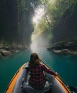 Φυσικό τοπίο κοντά σε αυτό το πλωτό κατάλυμα