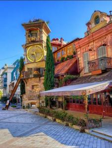 Το κτήριο όπου στεγάζεται  το πλωτό κατάλυμα