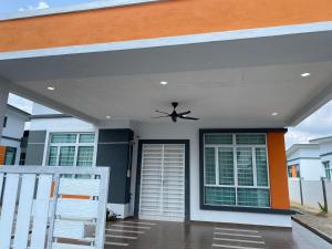 Fotografie z fotogalerie ubytování Single storey bungalow Tangkak v destinaci Tangkak