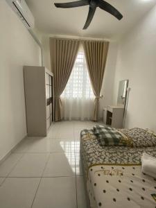Postel nebo postele na pokoji v ubytování Single storey bungalow Tangkak