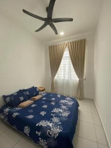 Postel nebo postele na pokoji v ubytování Single storey bungalow Tangkak
