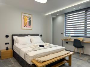 Postel nebo postele na pokoji v ubytování Luxury Downtown Apartment A6