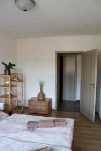Letto o letti in una camera di Apartmány B. Němcové
