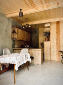 Kuchyň nebo kuchyňský kout v ubytování Family Hostel Nika