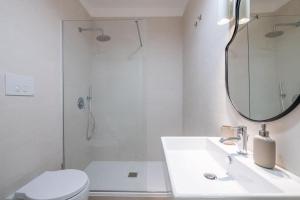 Koupelna v ubytování Loft Mare Seafront Modern Stay