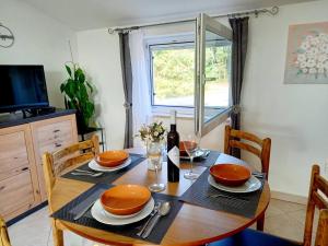Televízia a/alebo spoločenská miestnosť v ubytovaní Kaiserwald