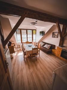 Posezení v ubytování Groppenstein Apartmanház + 37 fotografií