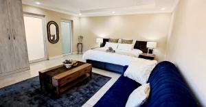 Waterfall City Guest Lodge客房内的一张或多张床位