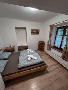 Postel nebo postele na pokoji v ubytování Groppenstein Apartmanház