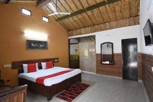 Katil atau katil-katil dalam bilik di Cottage Resort amidst Shivaliks