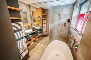 Koupelna v ubytování Hotel Eden Wellness