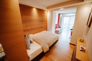 Postel nebo postele na pokoji v ubytování Hotel Eden Wellness