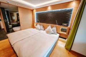 Postel nebo postele na pokoji v ubytování Hotel Eden Wellness