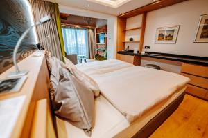 Postel nebo postele na pokoji v ubytování Hotel Eden Wellness