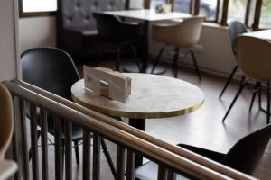 Un restaurante o sitio para comer en Hotel Santiago Apóstol