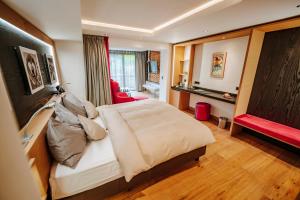 Postel nebo postele na pokoji v ubytování Hotel Eden Wellness
