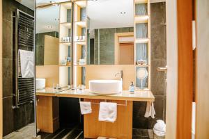 Koupelna v ubytování Hotel Eden Wellness