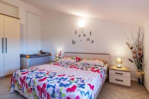 a bedroom with a bed with a colorful bedspread at Villa Nada with 6 bedrooms in Vodnjan