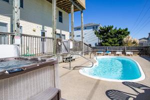 Bazén v ubytování Walking On Sunshine nebo v jeho okolí