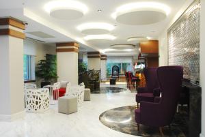 Ο χώρος του lounge ή του μπαρ στο Veyron Hotels & SPA