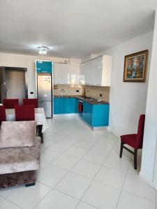 Η κουζίνα ή μικρή κουζίνα στο Apartments near the Sea in Shengjin