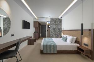 Ένα ή περισσότερα κρεβάτια σε δωμάτιο στο Oceanis Park Hotel
