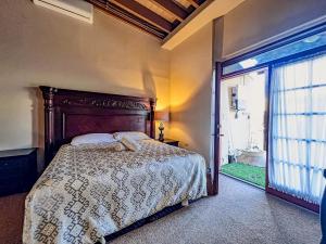 Ένα ή περισσότερα κρεβάτια σε δωμάτιο στο Casa Constitution 3BR House downtown big pool & hot tub +41 φωτογραφίες