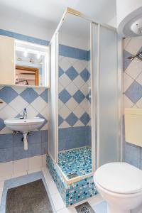 Ένα μπάνιο στο Studio Apartman Estera