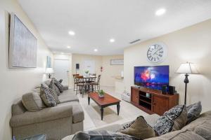 TV/trung tâm giải trí tại 3608 Orlando Vacational 1st floor