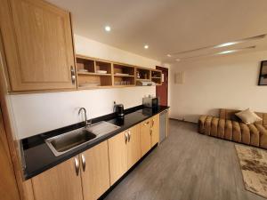 A cozinha ou kitchenette de Appart-Hotêl Résidence TITANIC