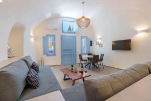 Posezení v ubytování Crown Cactus Cave Suite