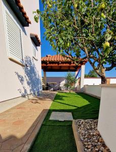 Κήπος έξω από το Villa Ivana +29 φωτογραφίες
