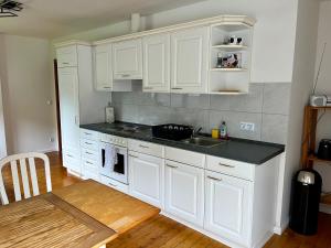 Kuchyň nebo kuchyňský kout v ubytování Ferienwohnung Am Langenberg + 5 fotografií