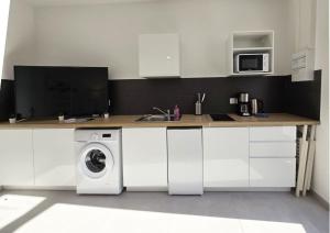 Η κουζίνα ή μικρή κουζίνα στο GregBnb - Studio 23m2 - Climatisé -10min Gare - 6 +3 φωτογραφίες