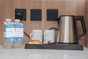 Sunway Tabuk Hotel的咖啡和沏茶工具