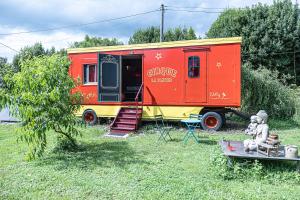 Gallery image of la Pangée roulottes hébergements insolites in Lansac