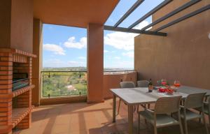 Ban công/sân hiên tại Modern apartment with in-&outside pool, sauna&gym, heating, rooftop terrace with amazing sea&mountains view