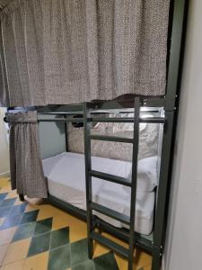 Ένα ή περισσότερα κρεβάτια σε δωμάτιο στο Mascomunal hostel