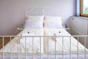 Postel nebo postele na pokoji v ubytování SCHEE Ferienwohnung Dinkelsbühl Lohe