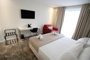 Rúm í herbergi á Durres Bay Hotel