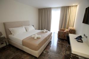 Rúm í herbergi á Durres Bay Hotel