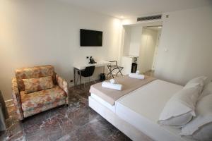 Sjónvarps- og/eða afþreyingartæki á Durres Bay Hotel